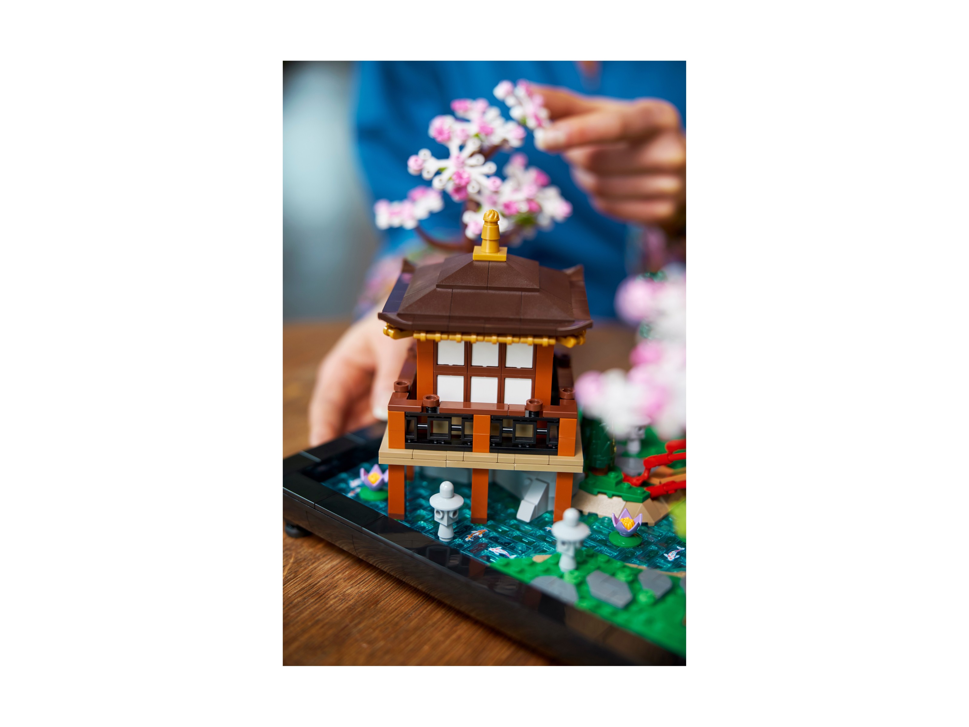 LEGO Icons - Zaciszny ogród