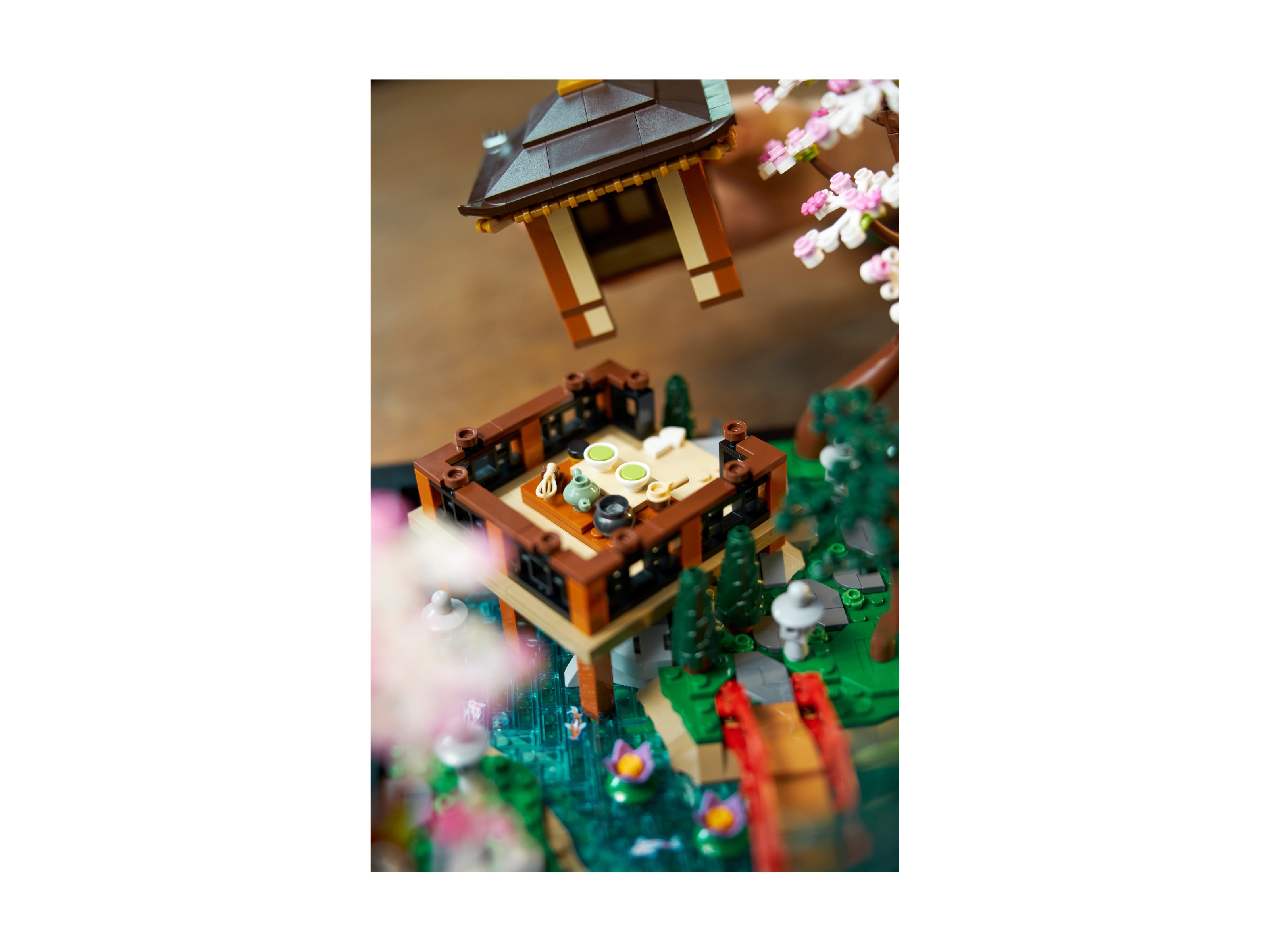 LEGO Icons - Zaciszny ogród