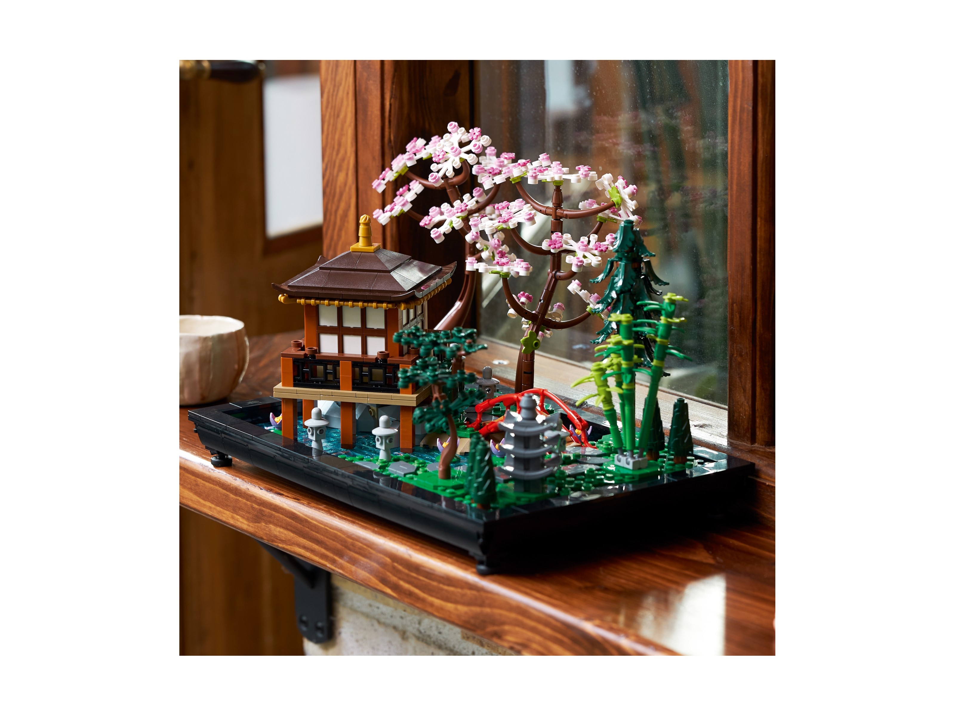 LEGO Icons - Zaciszny ogród