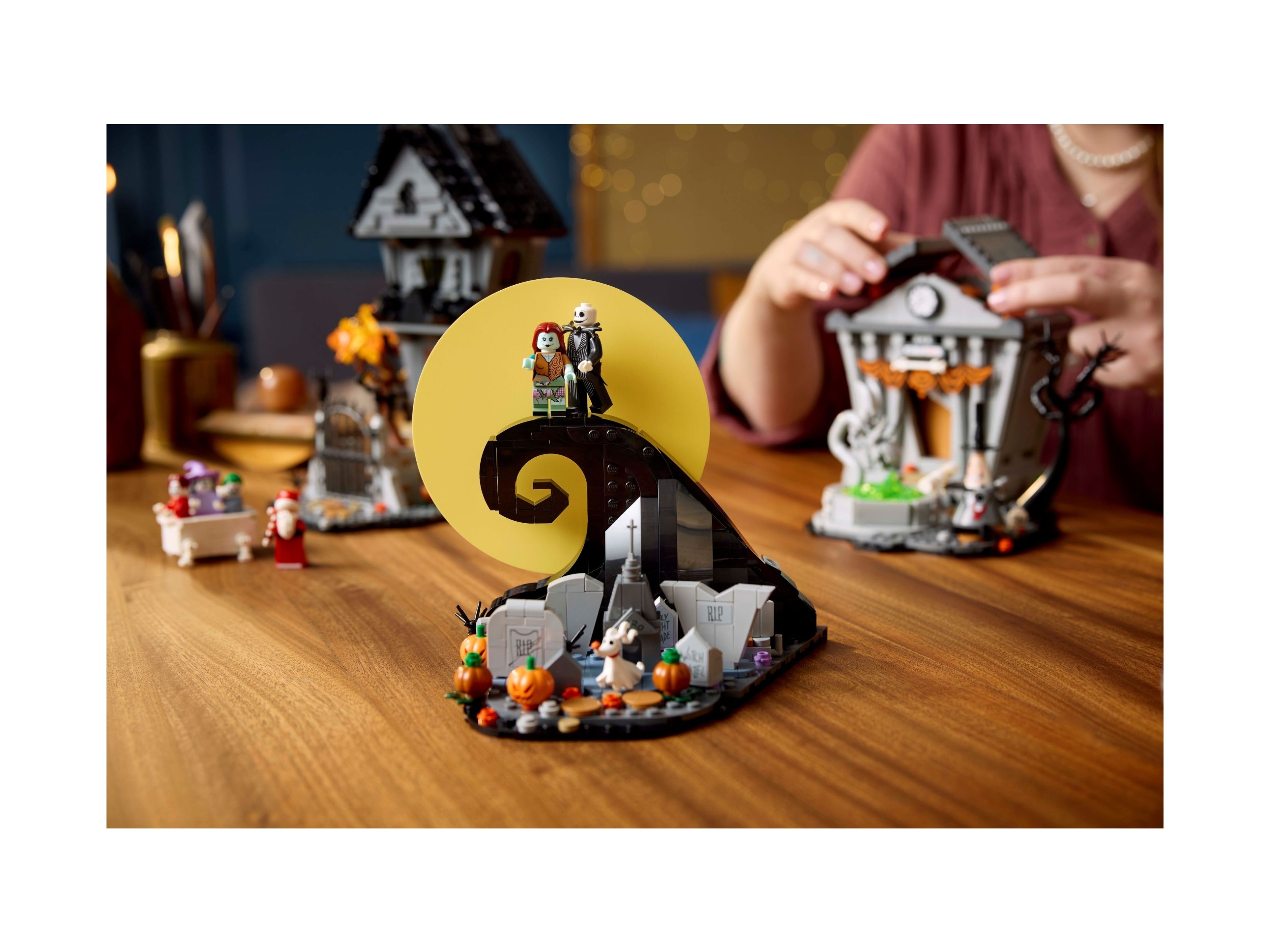 LEGO Ideas - Disney: Miasteczko Halloween Tima Burtona