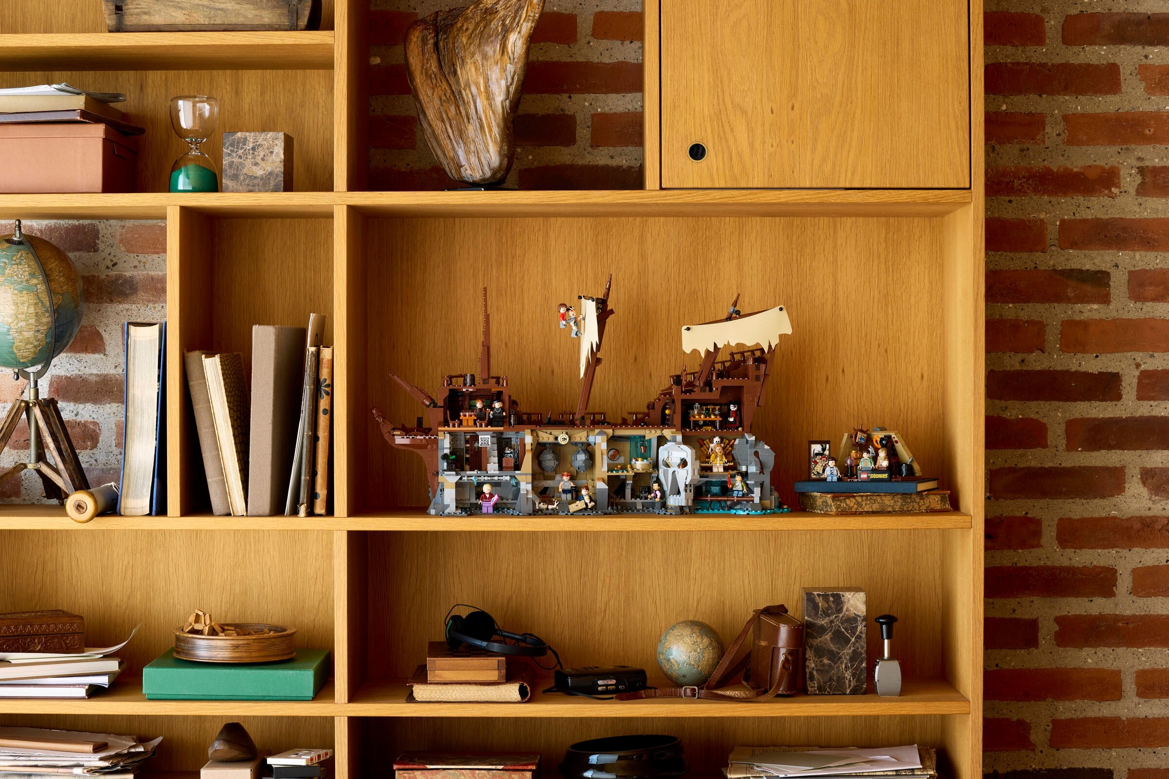 LEGO Ideas - Goonies: strych Walshów