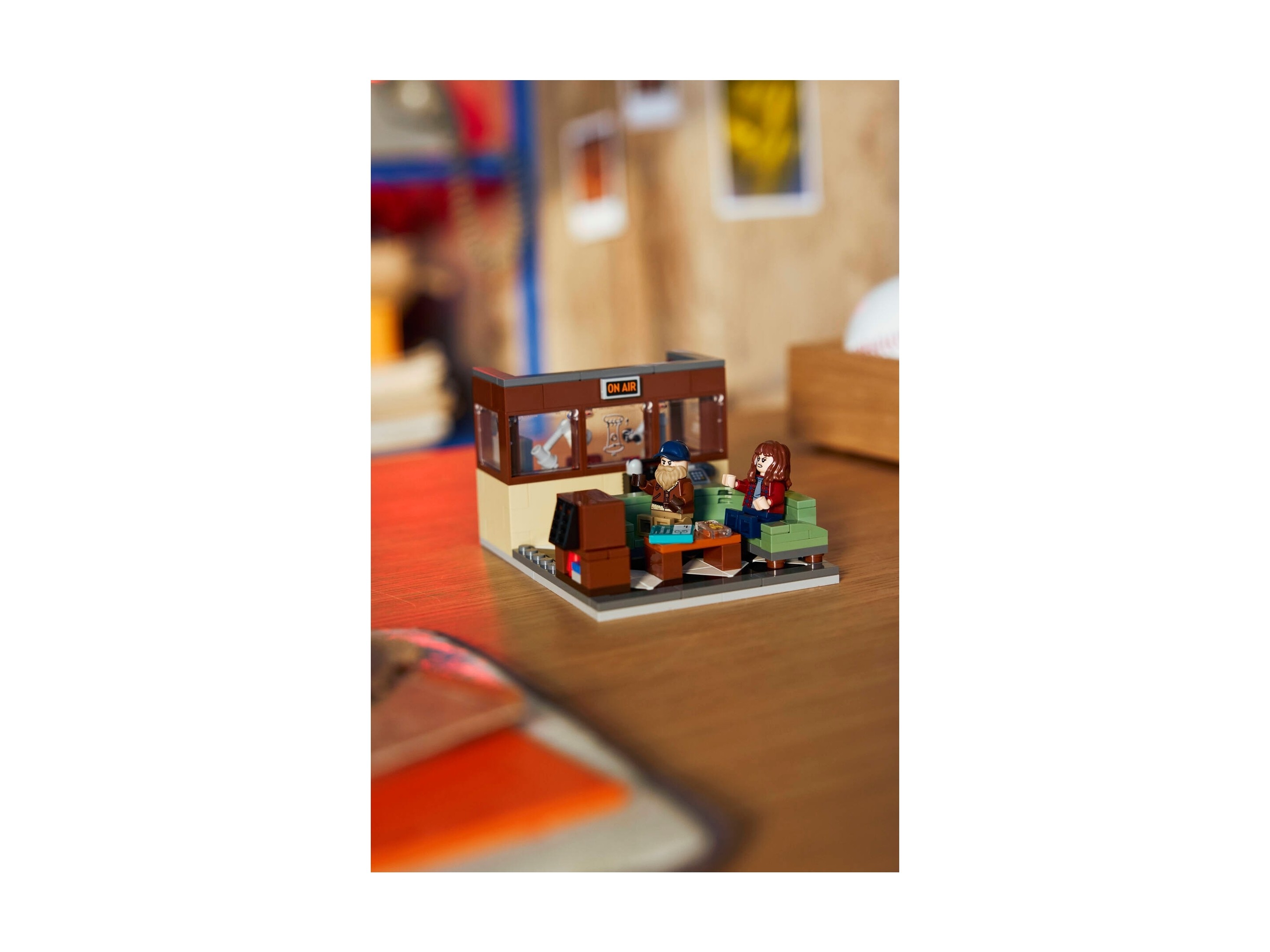 LEGO Stranger Things - Stacja radiowa WSQK