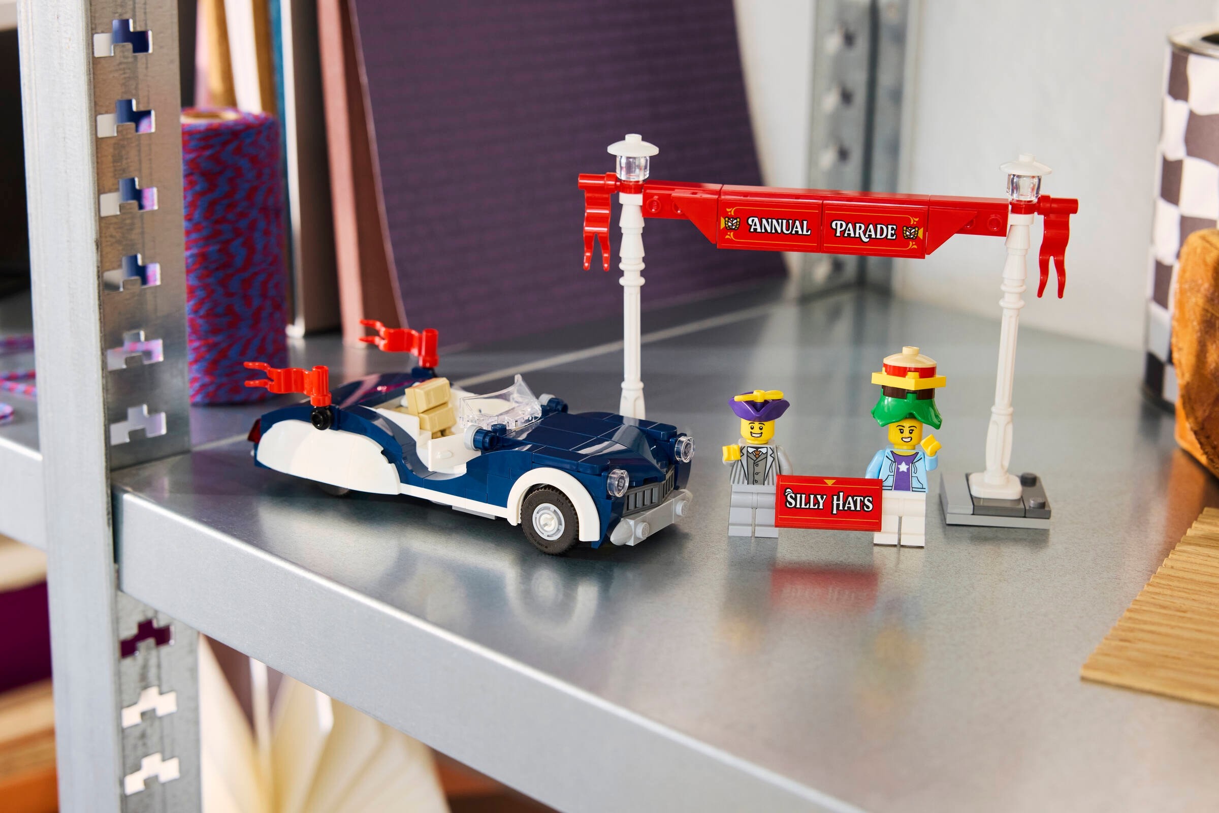 LEGO Icons - Zabytkowy samochód z parady