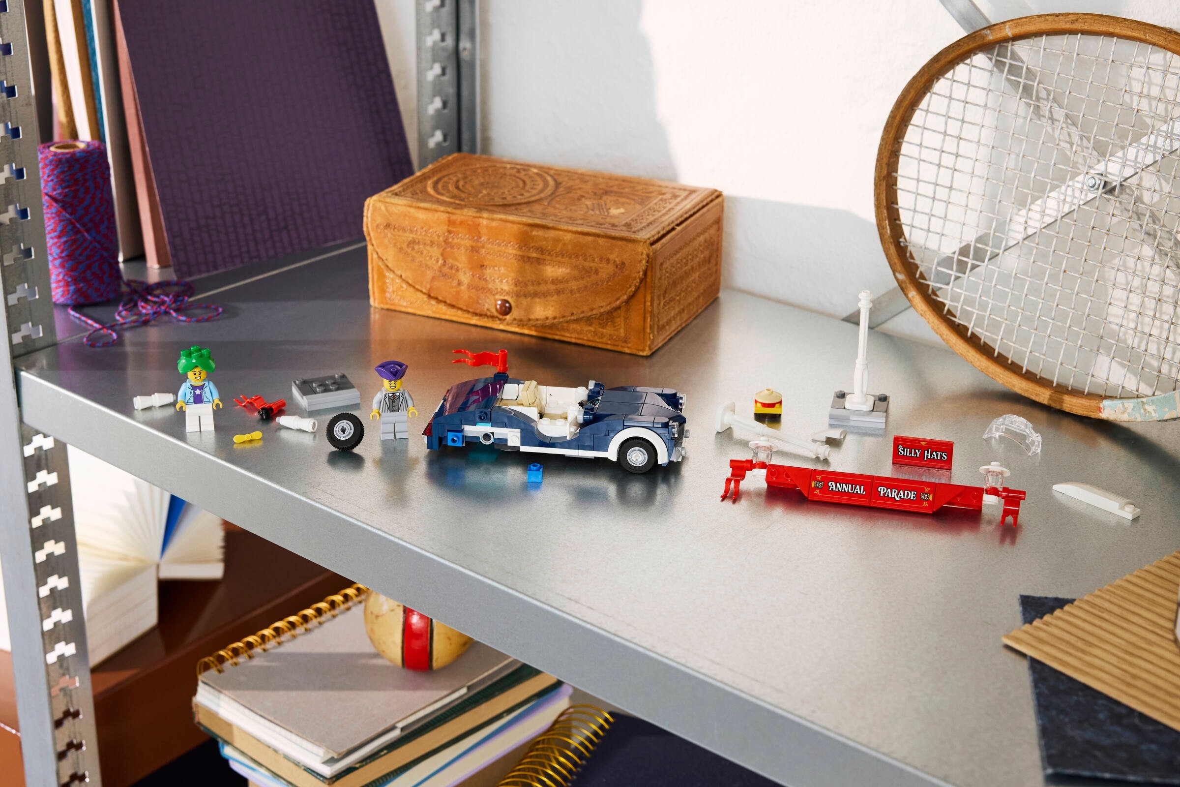 LEGO Icons - Zabytkowy samochód z parady