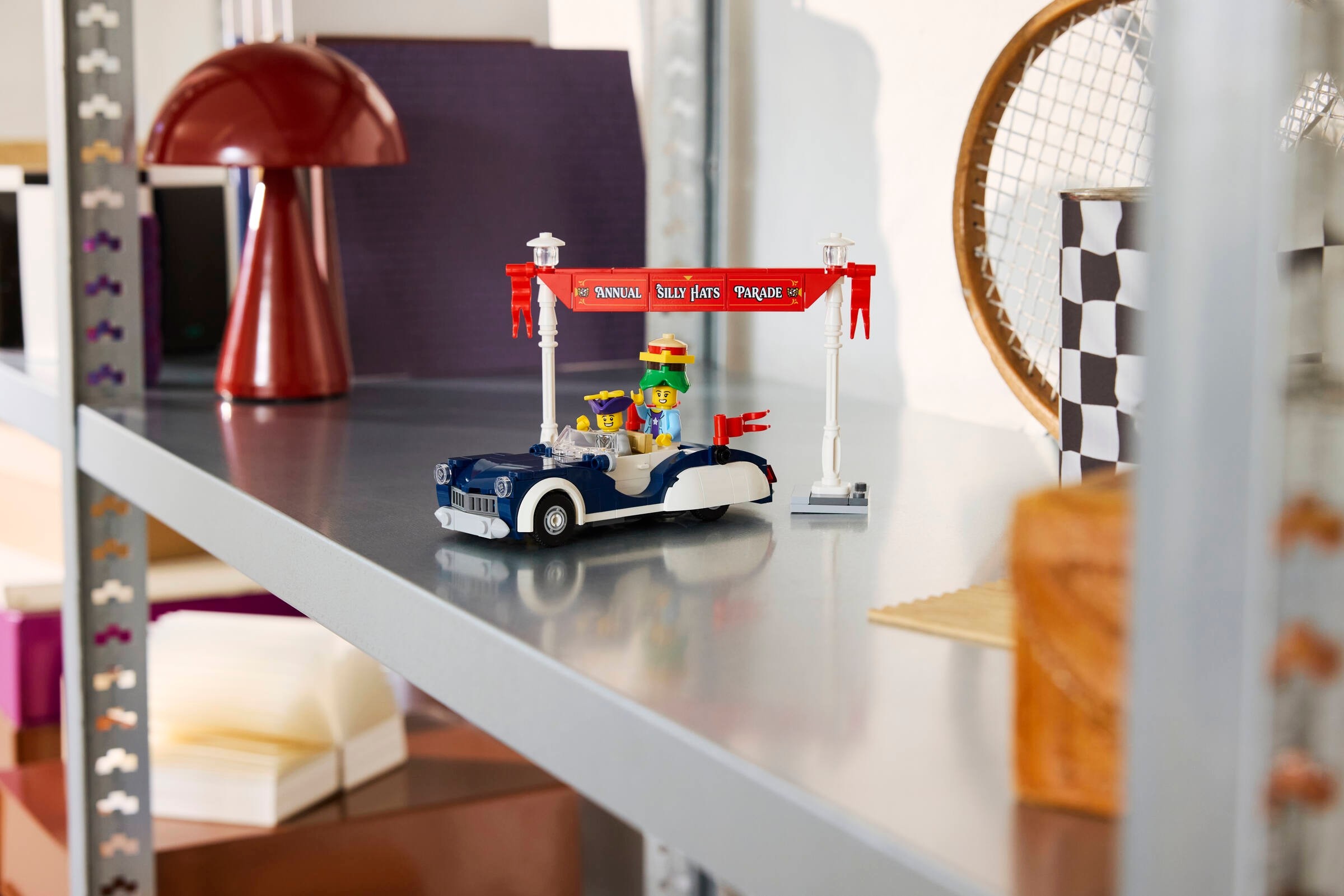 LEGO Icons - Zabytkowy samochód z parady