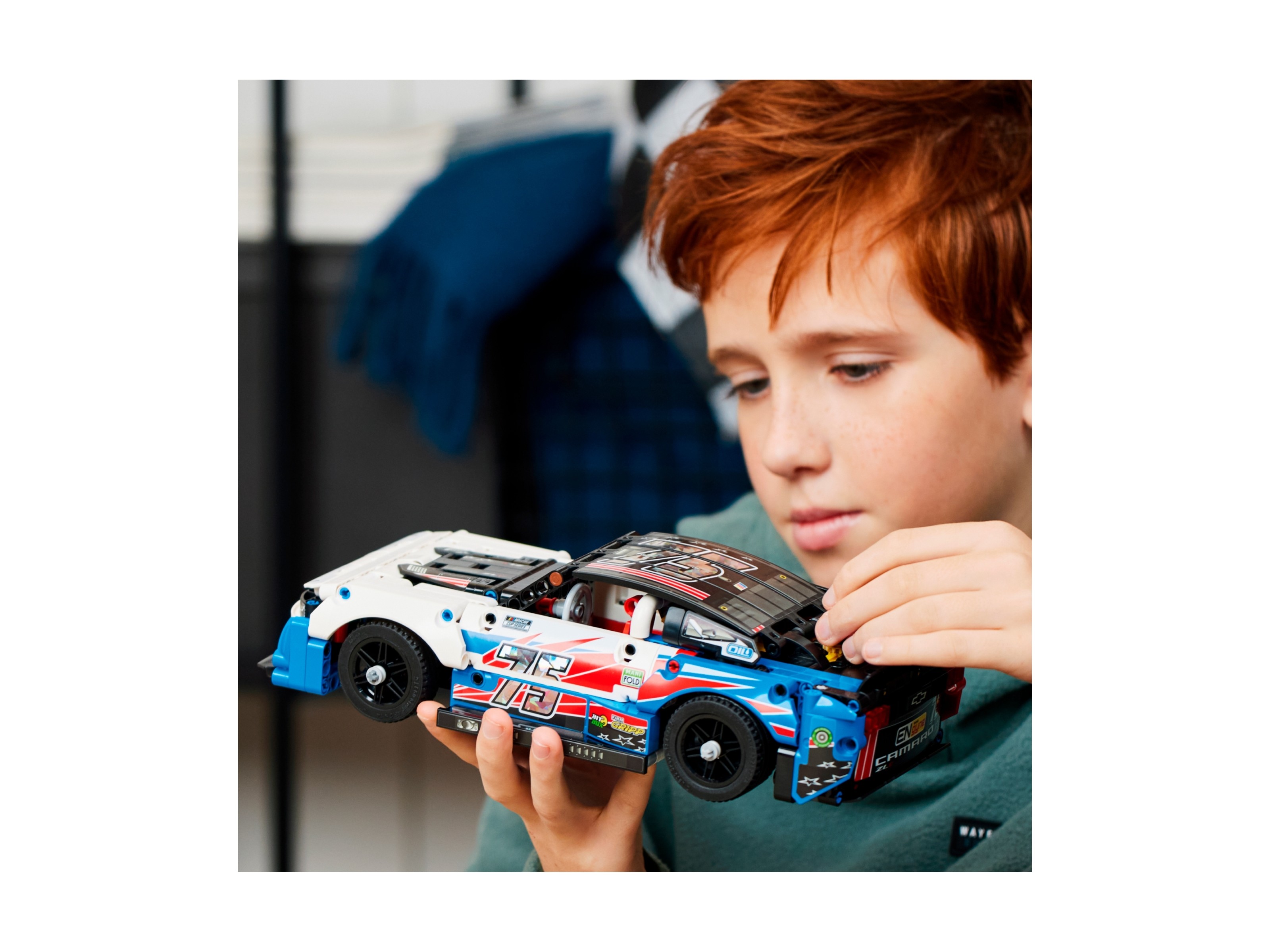 LEGO Technic - Nowy Chevrolet Camaro ZL1 z serii NASCAR