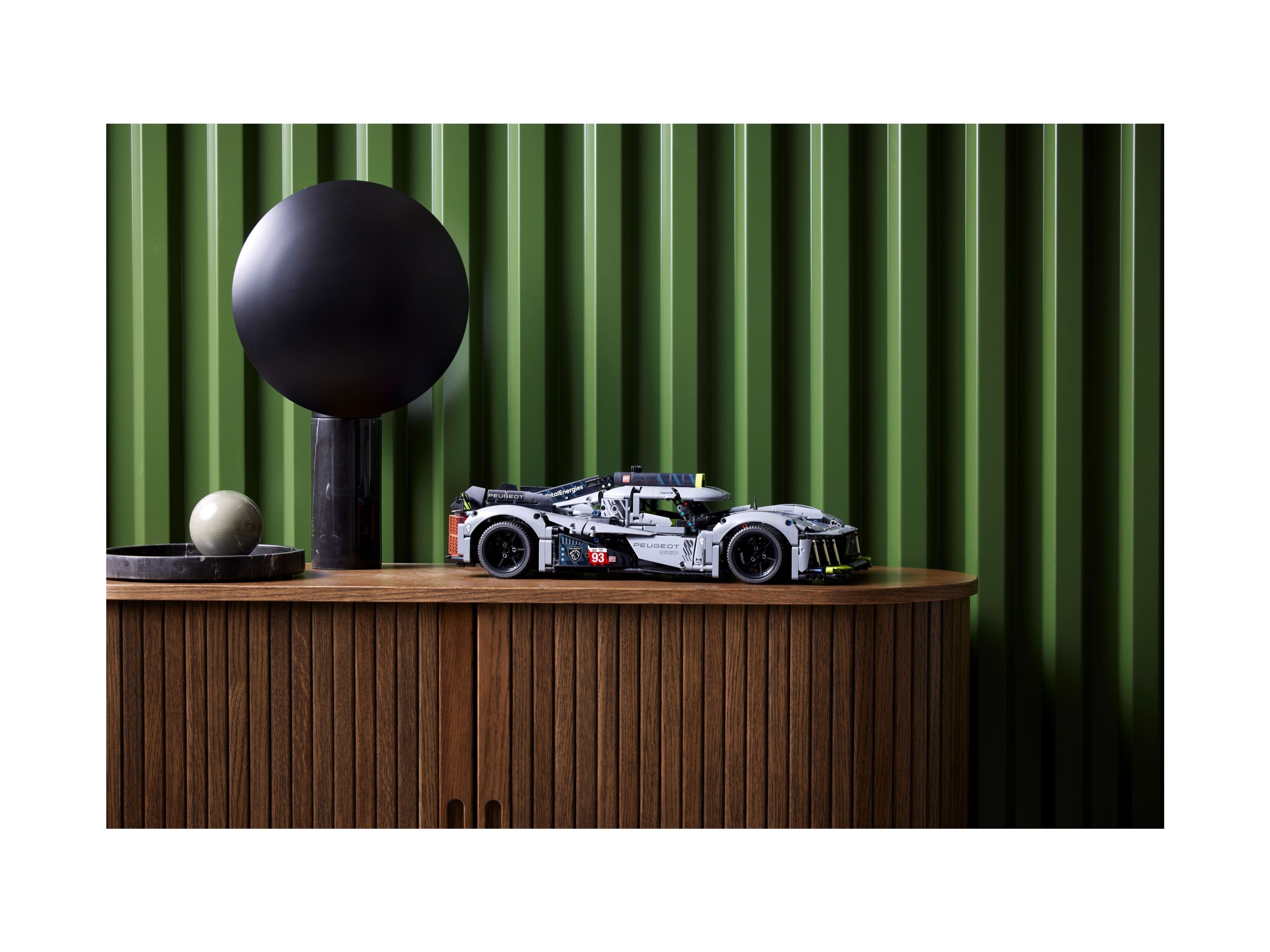 LEGO Technic - PEUGEOT 9X8 24H Le Mans Hybrid Hypercar