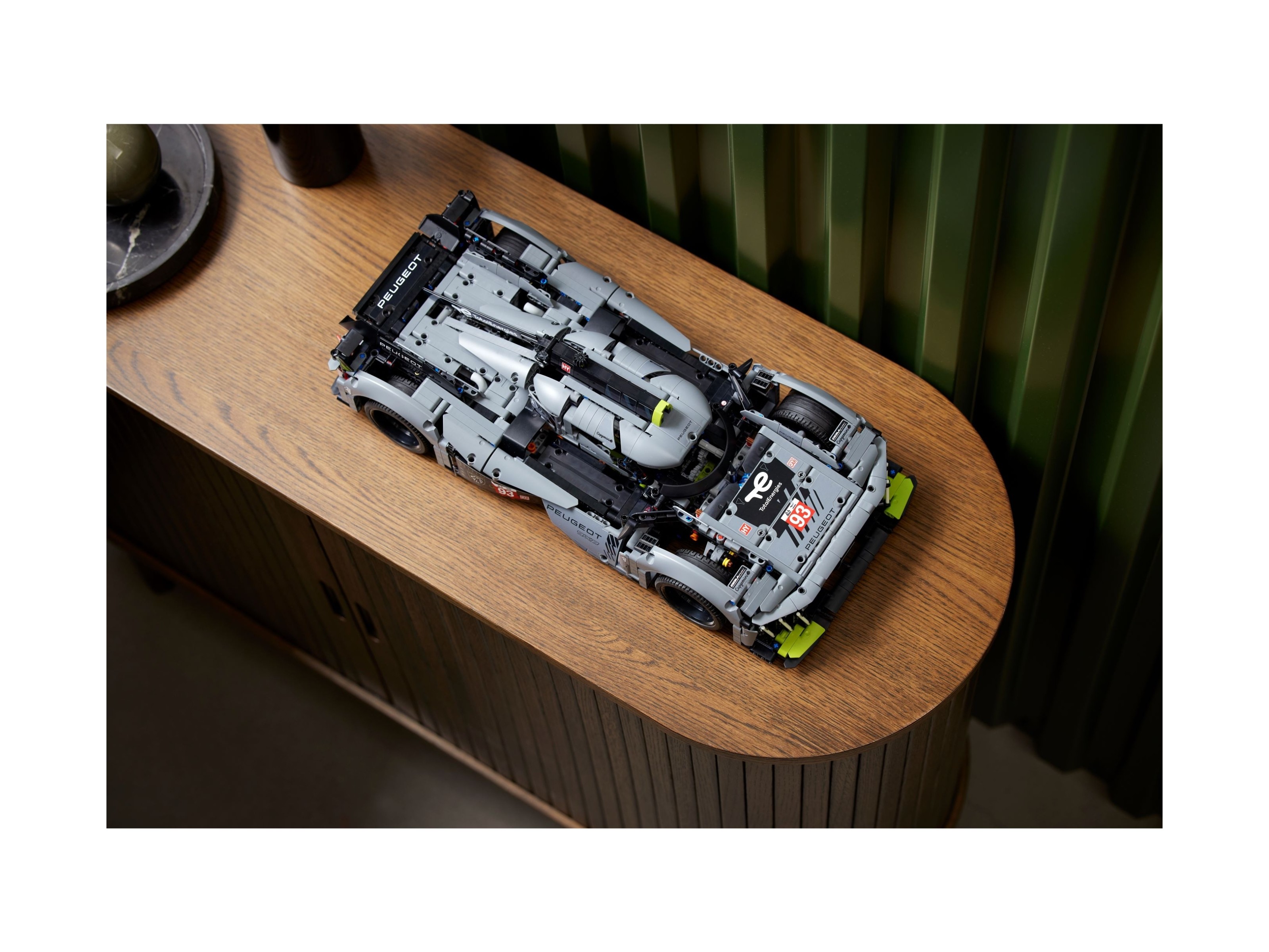 LEGO Technic - PEUGEOT 9X8 24H Le Mans Hybrid Hypercar