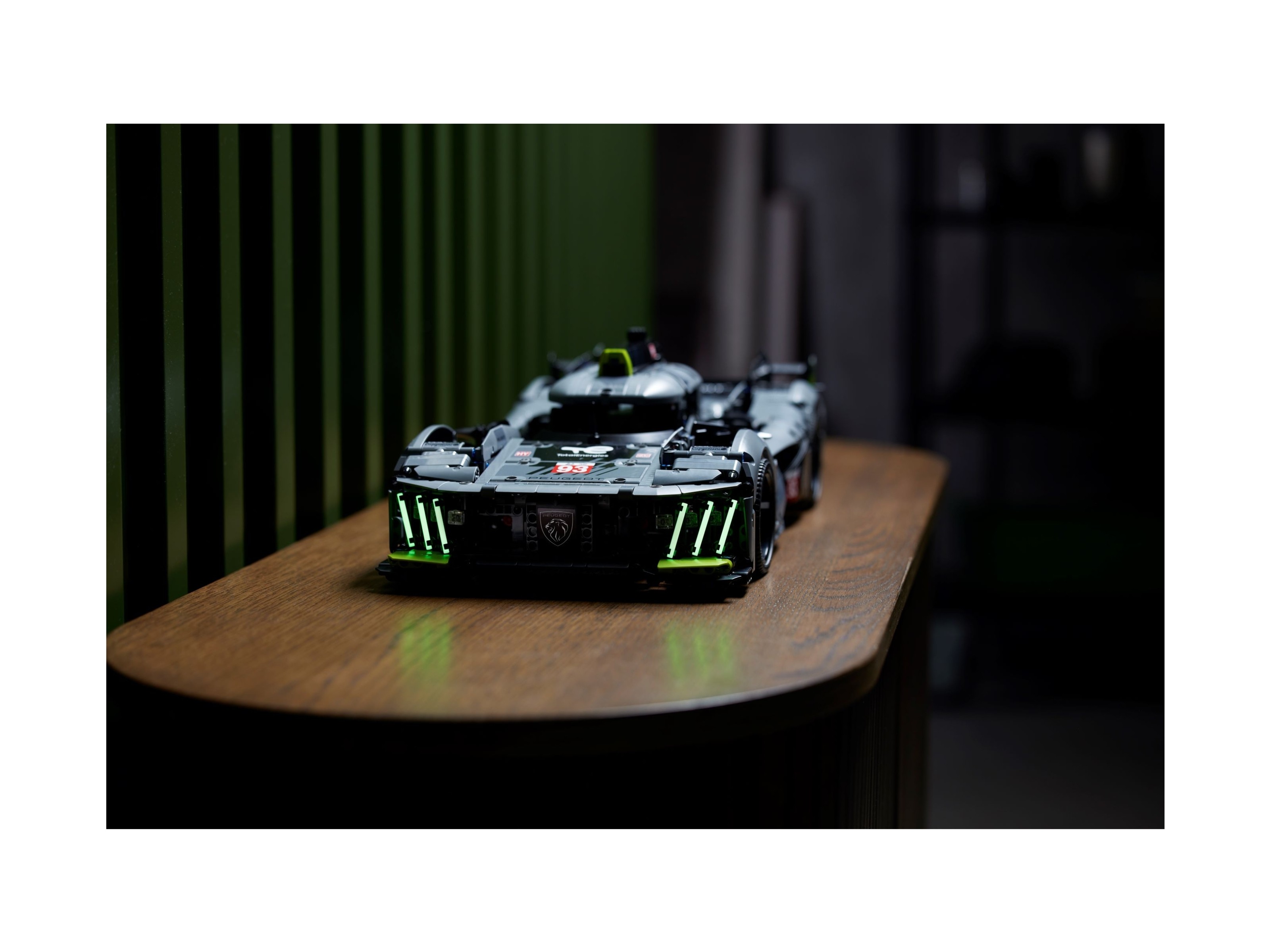 LEGO Technic - PEUGEOT 9X8 24H Le Mans Hybrid Hypercar
