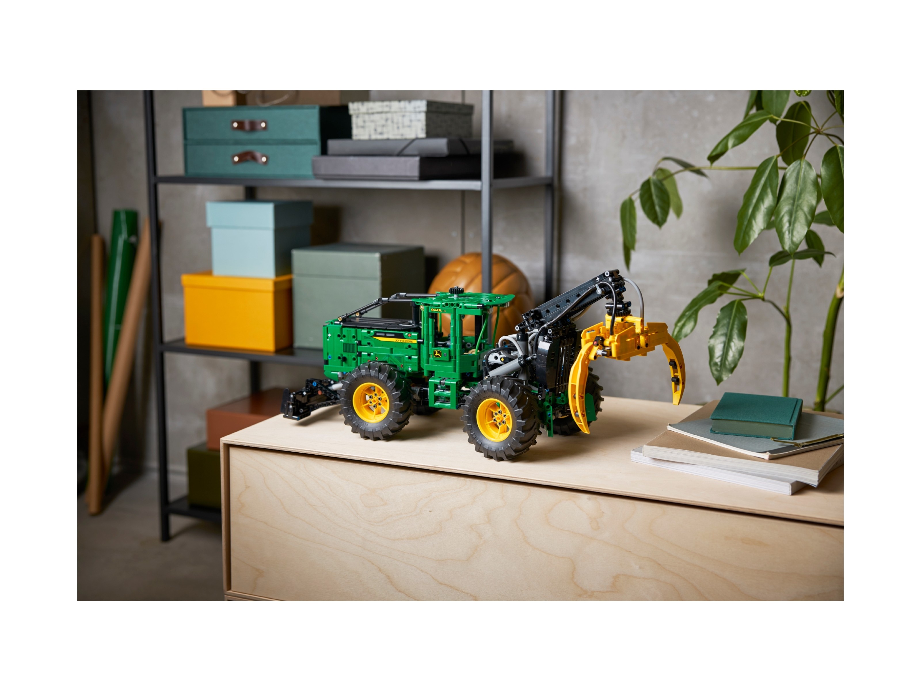 LEGO Technic - Ciągnik zrywkowy John Deere 948L-II