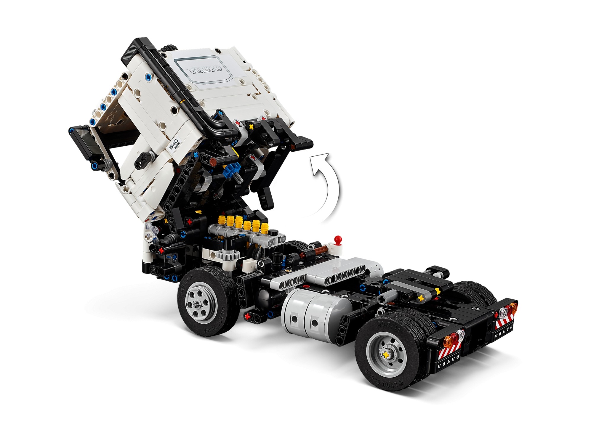 LEGO Technic - Ciężarówka Volvo FMX i koparka EC230 Electric