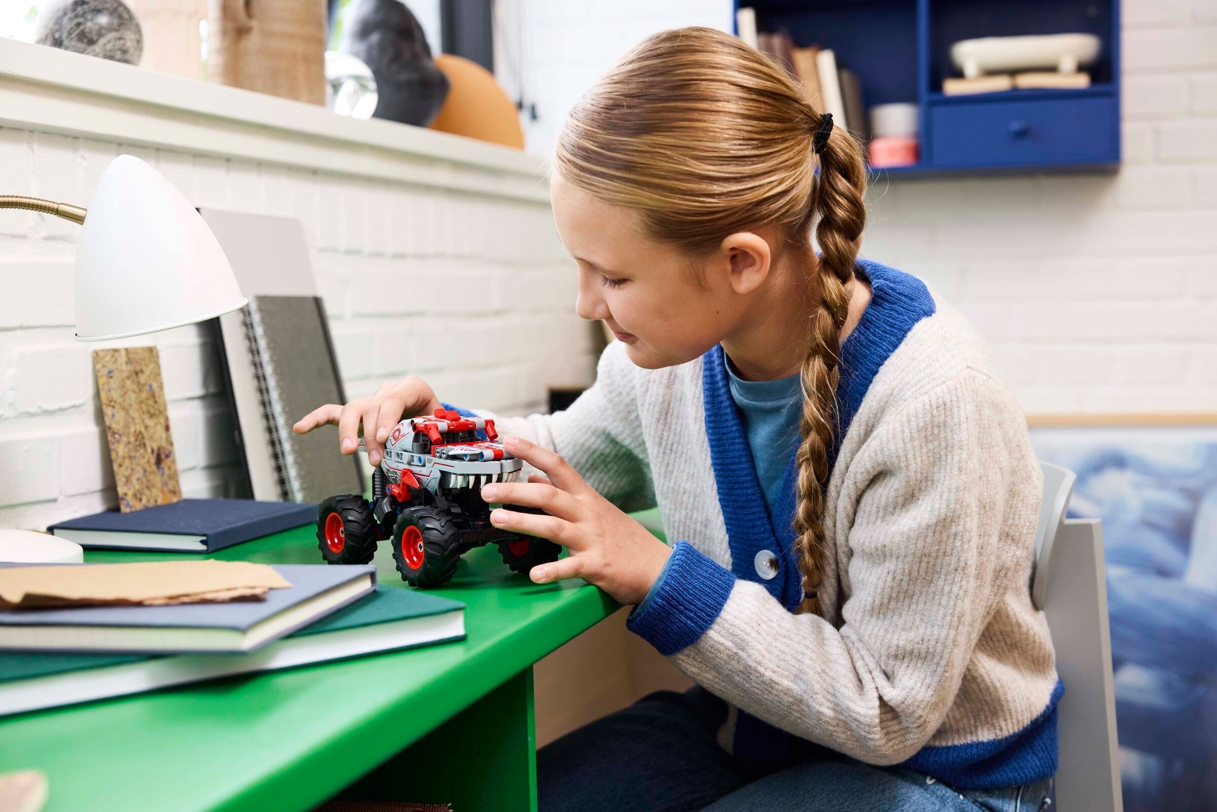 LEGO Technic - Monster Jam™ ThunderROARus™ z napędem typu pull-back