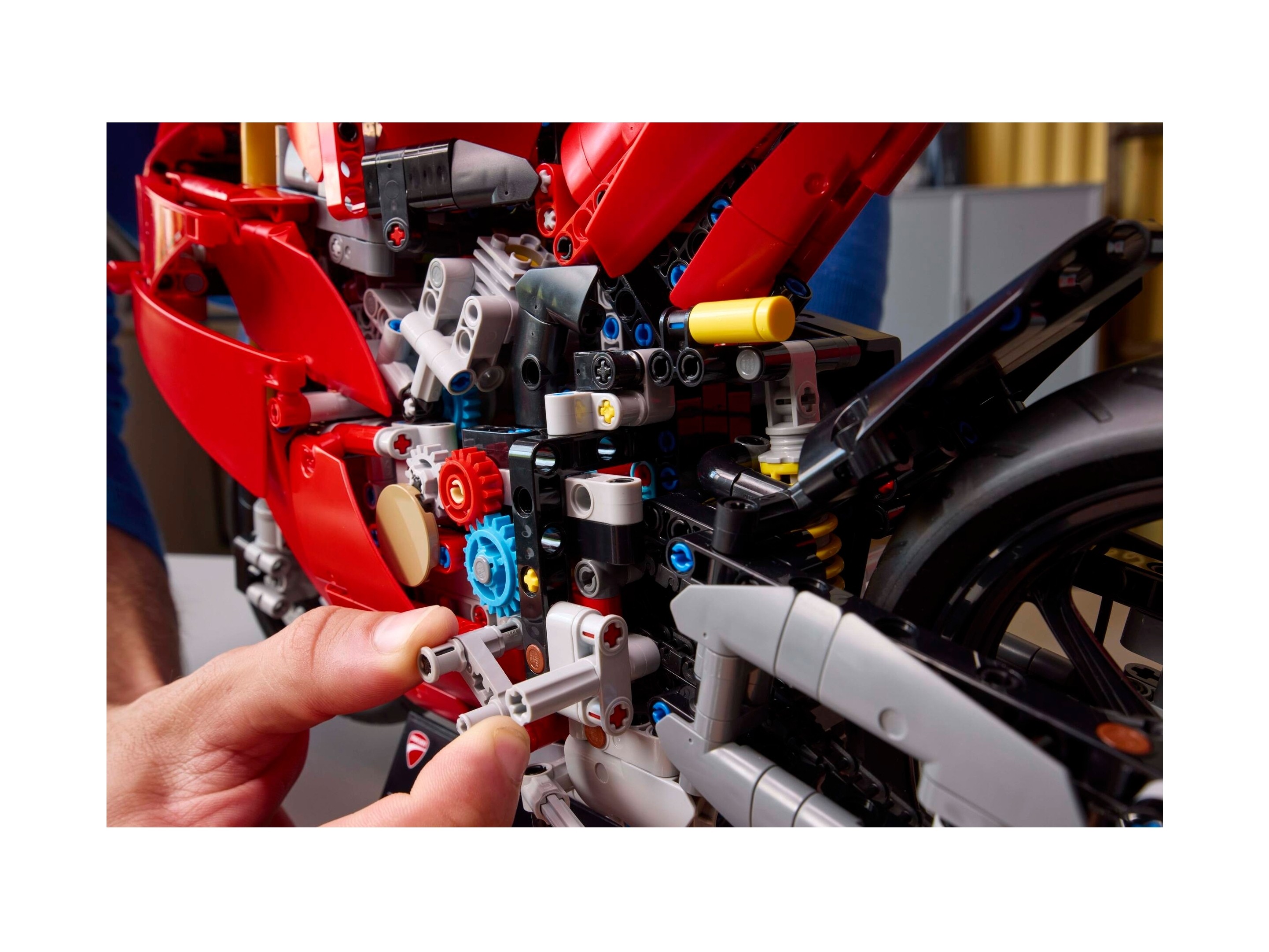 LEGO Technic - Motocykl Ducati Panigale V4 S