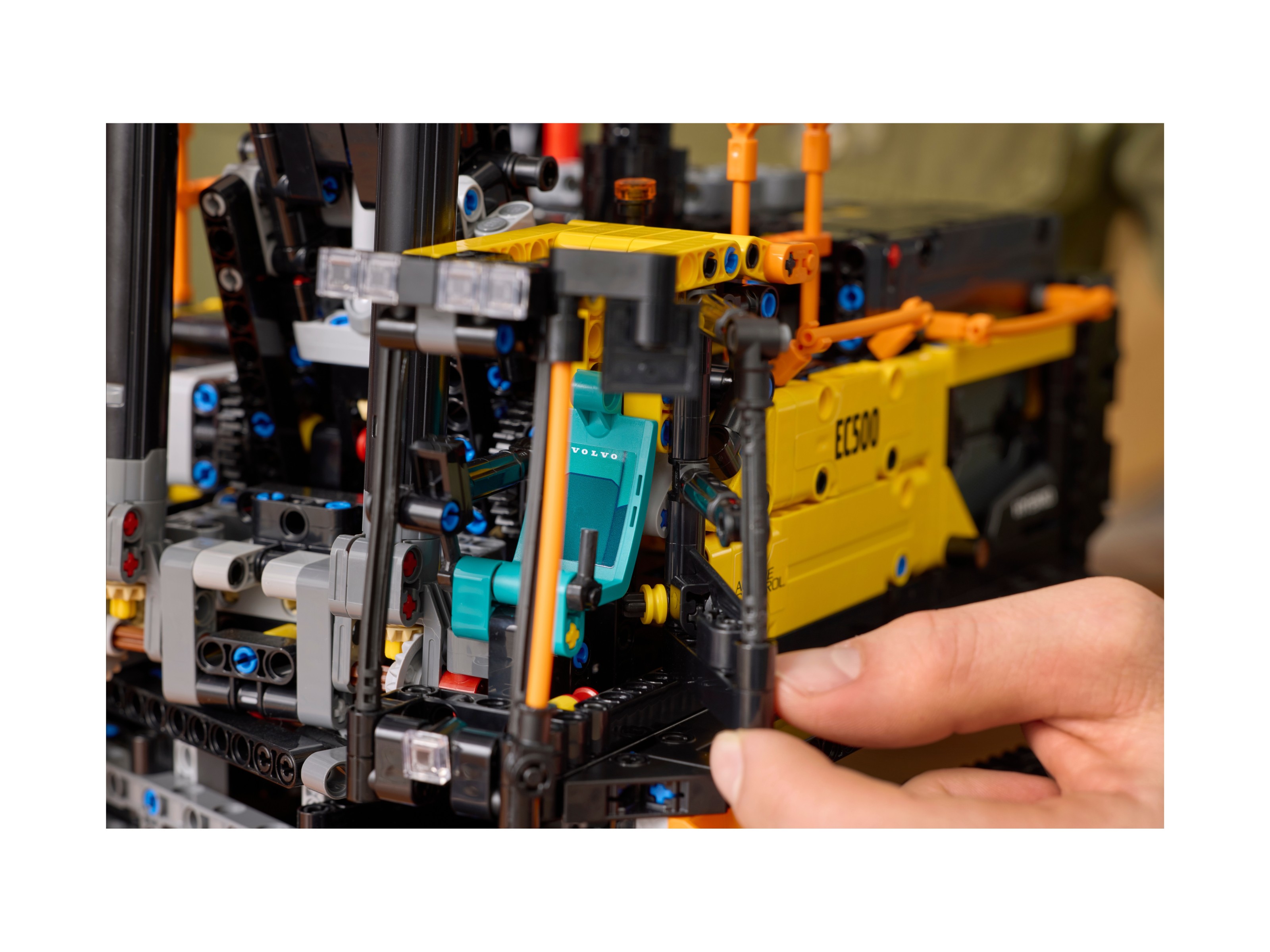 LEGO Technic - Koparka Volvo EC500 Hybrid