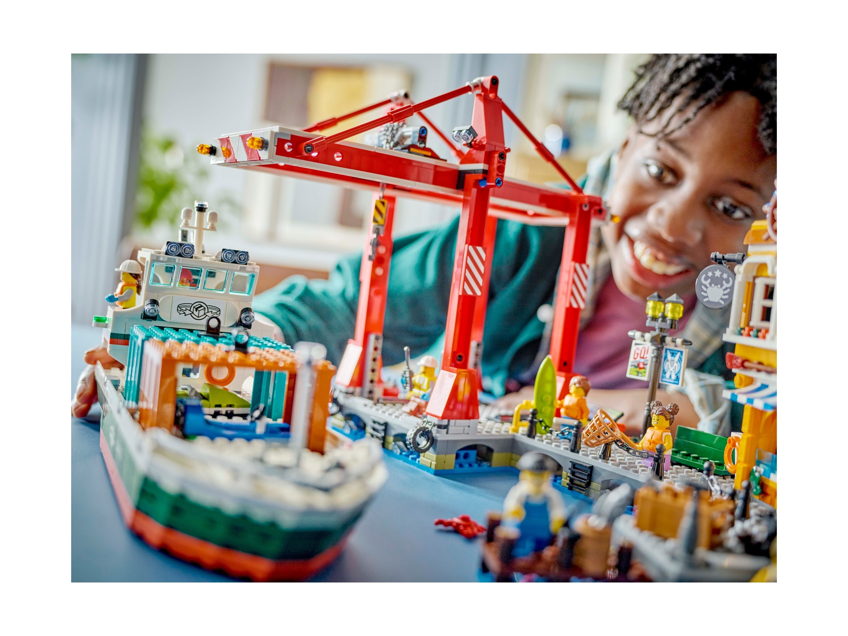 LEGO City - Nadmorski port ze statkiem towarowym