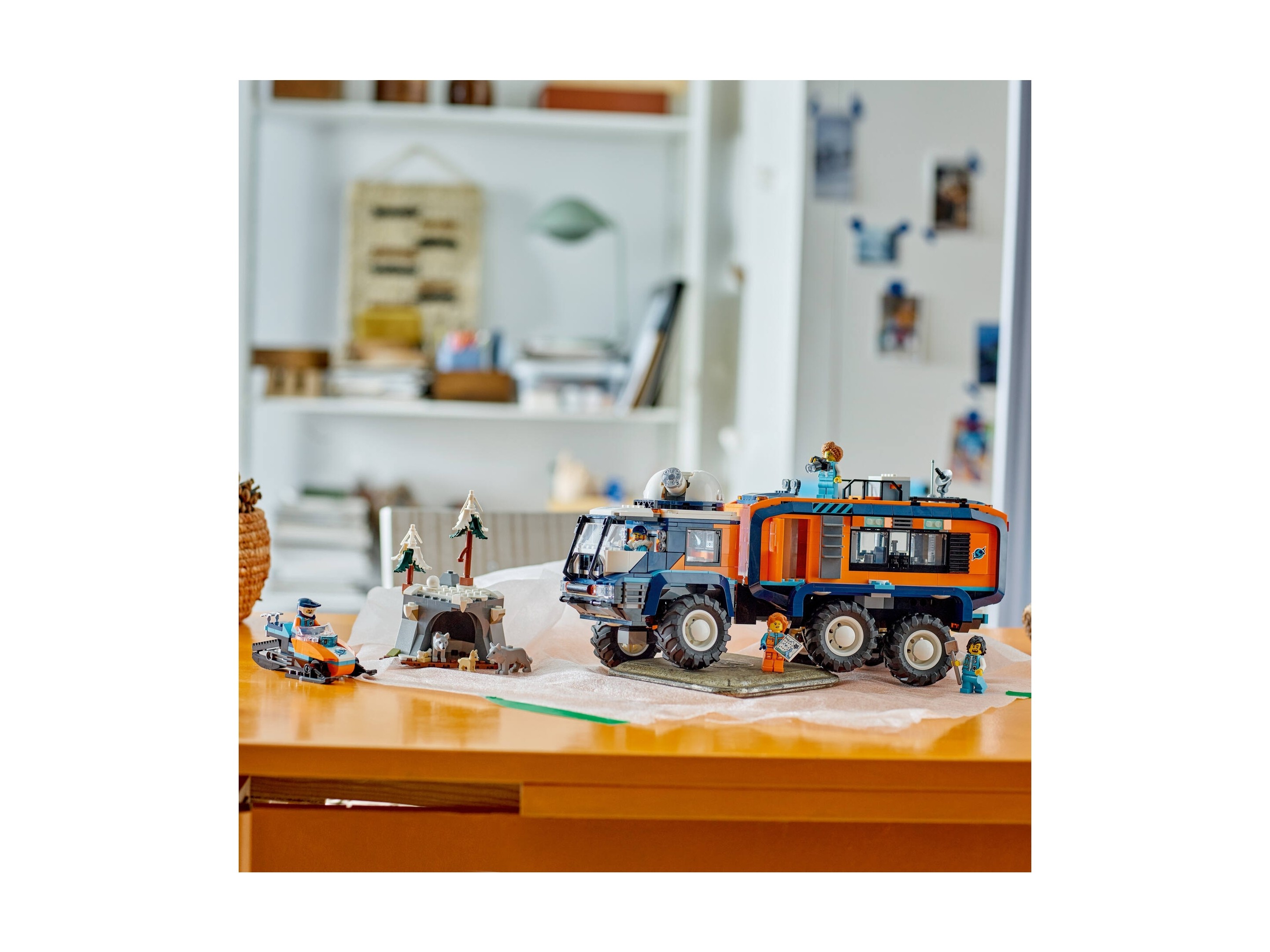 LEGO City - Ciężarówka z laboratorium arktycznej odkrywczyni