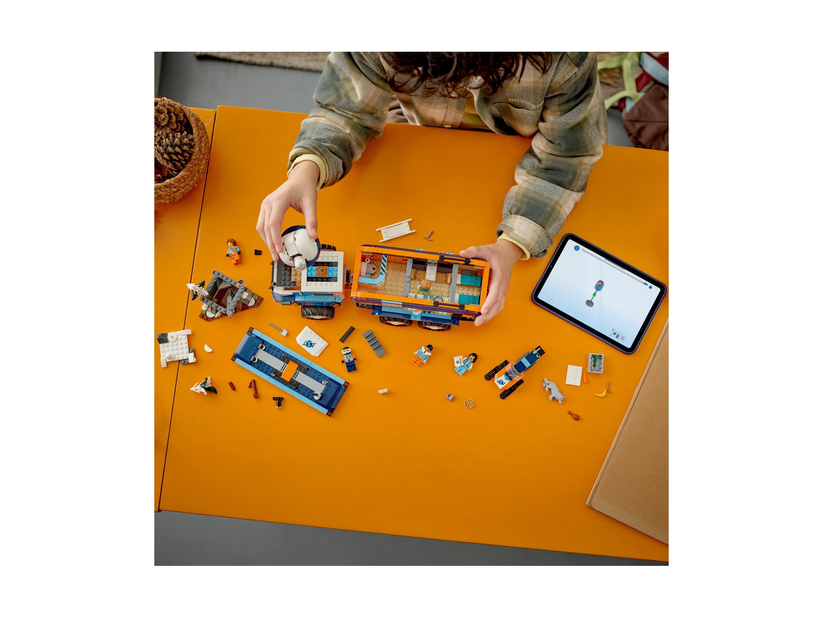 LEGO City - Ciężarówka z laboratorium arktycznej odkrywczyni