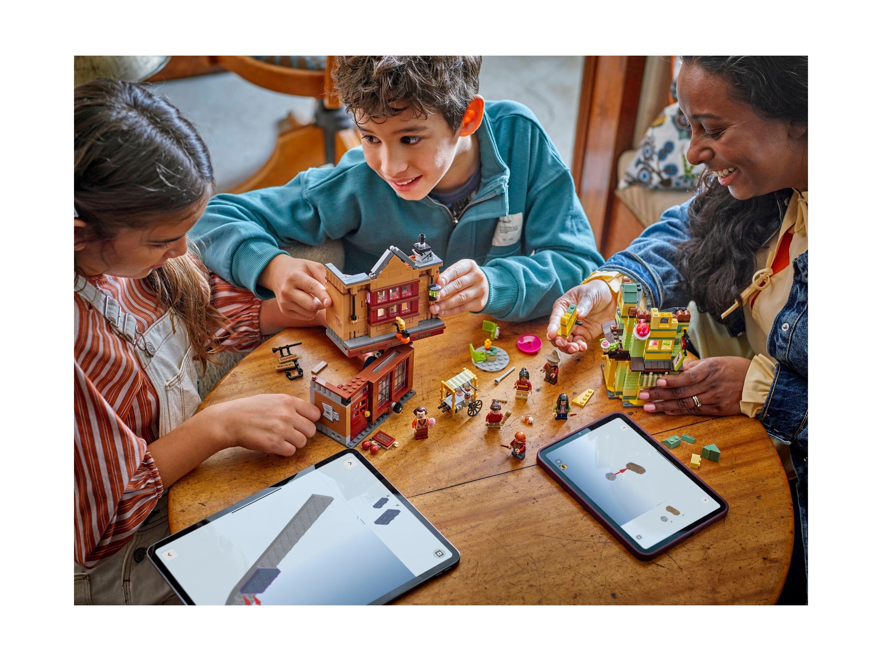 LEGO Harry Potter - Markowy sprzęt do quidditcha™ i lodziarnia