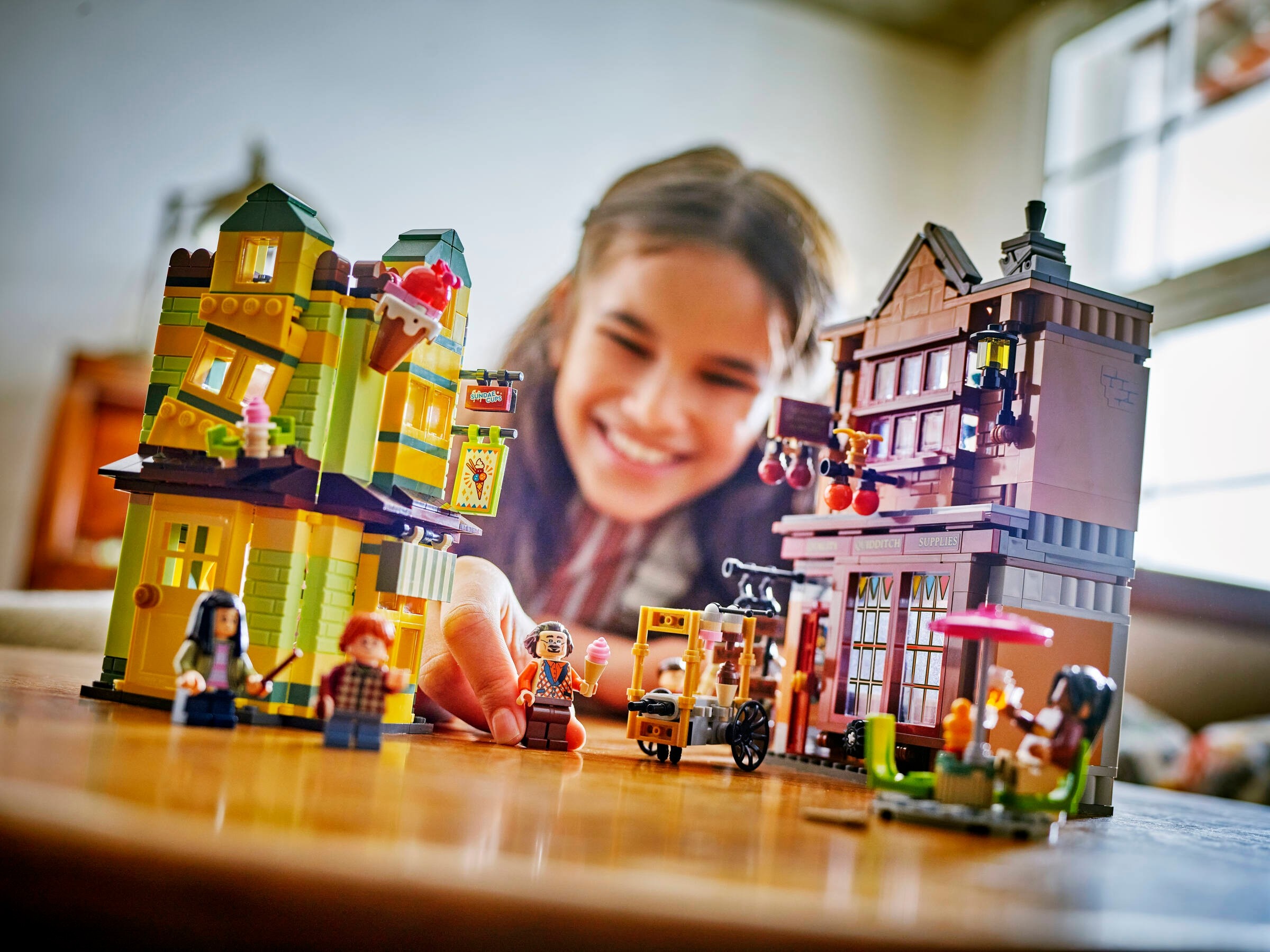 LEGO Harry Potter - Markowy sprzęt do quidditcha™ i lodziarnia