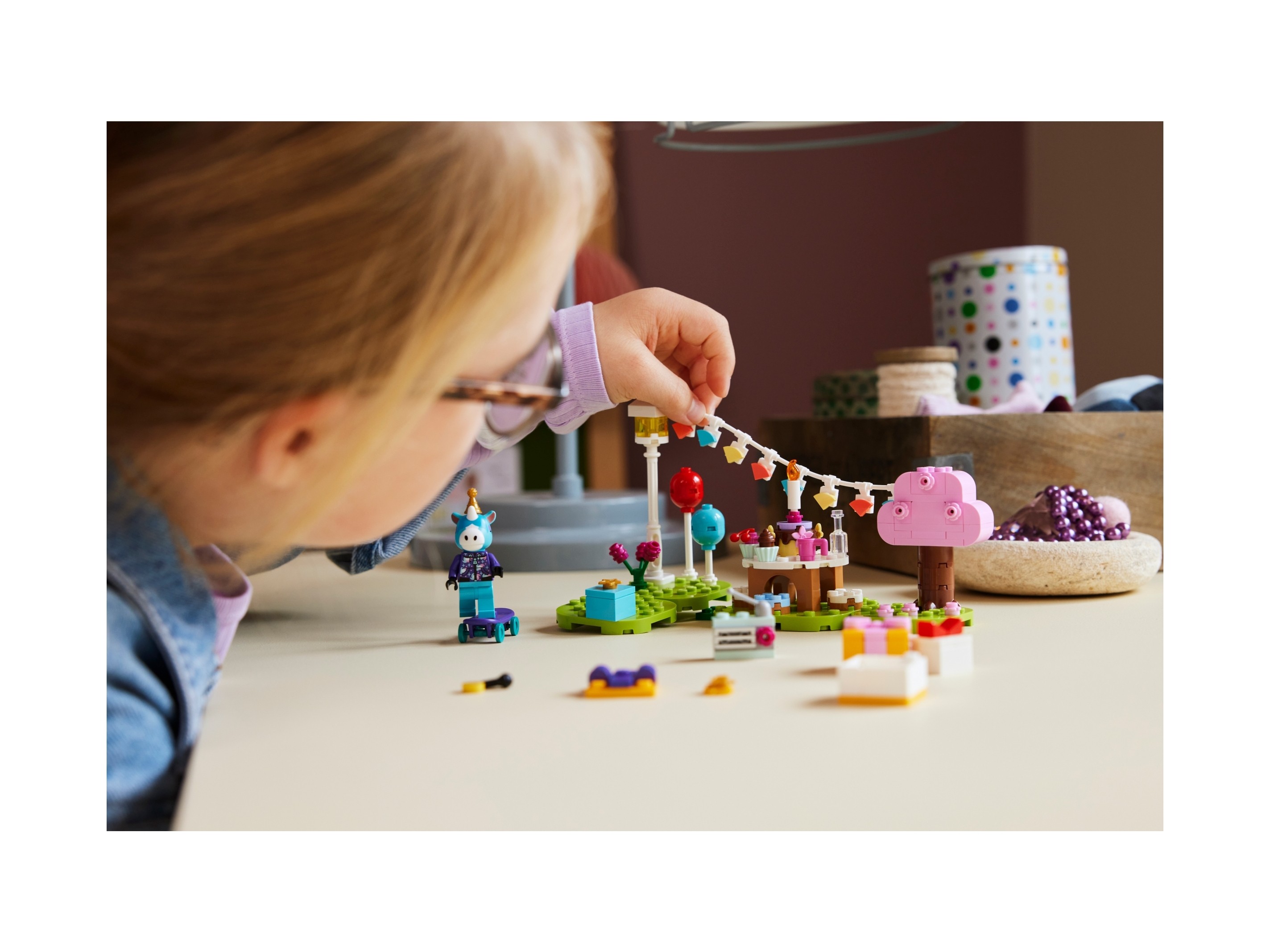 LEGO Animal Crossing - Przyjęcie urodzinowe Juliana